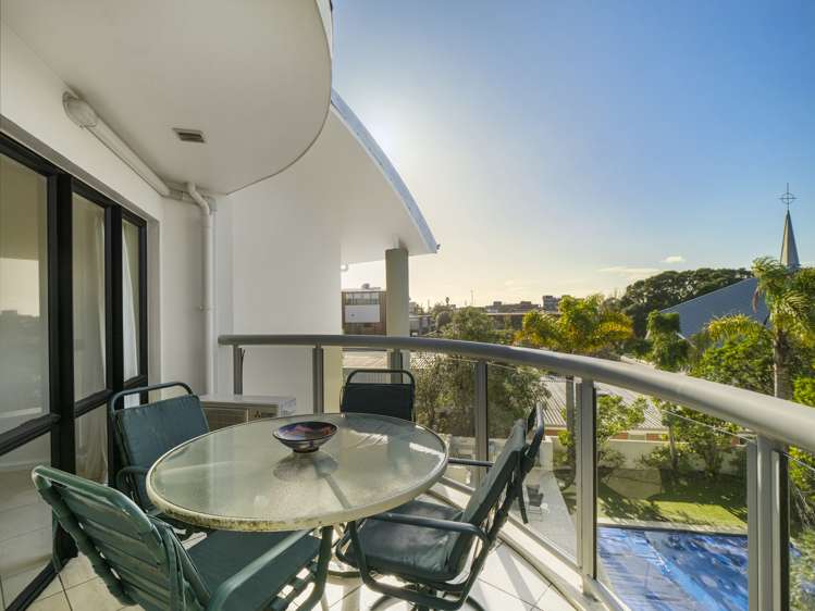 2F/6 Collins Street Takapuna_2