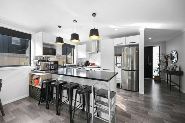 2/63 Cabourne Drive Glenview_2