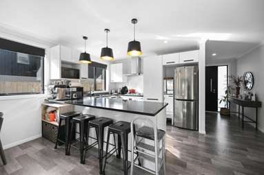2/63 Cabourne Drive_2