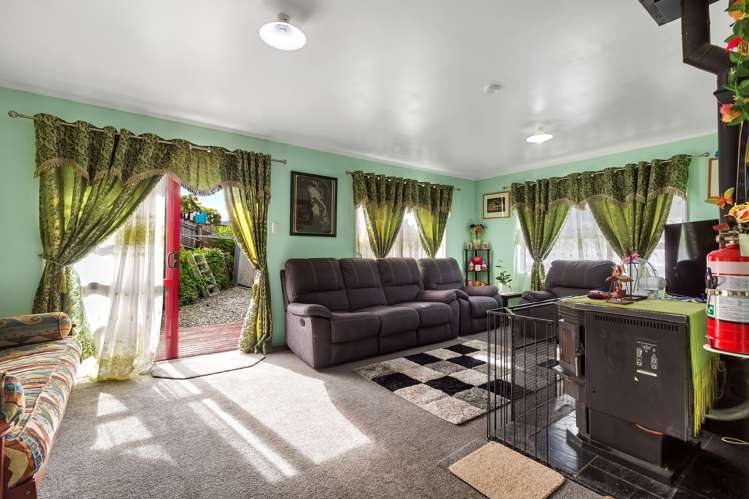 6 Saint Ann Place Toi Toi_5