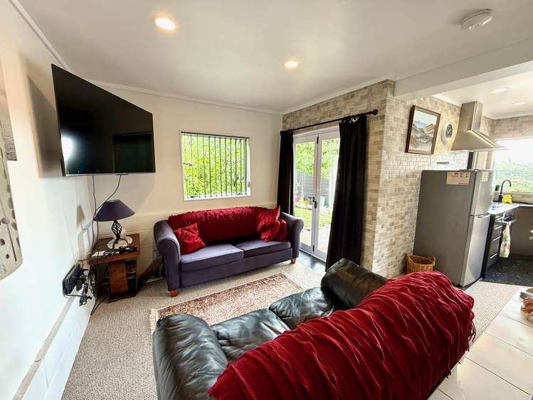 2A Robert St Raglan_3
