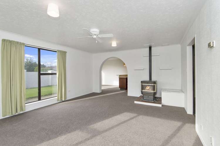 16 Momorangi Crescent Redwood_4