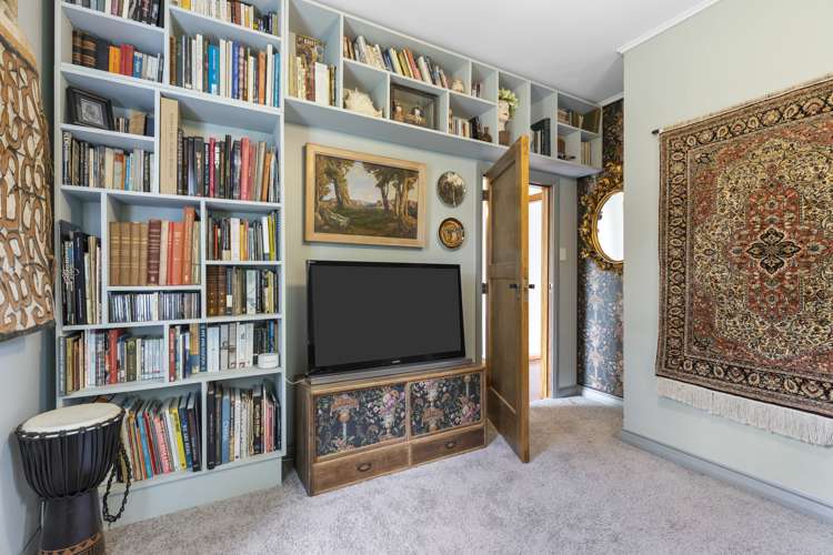 85 Savage Crescent West End_17