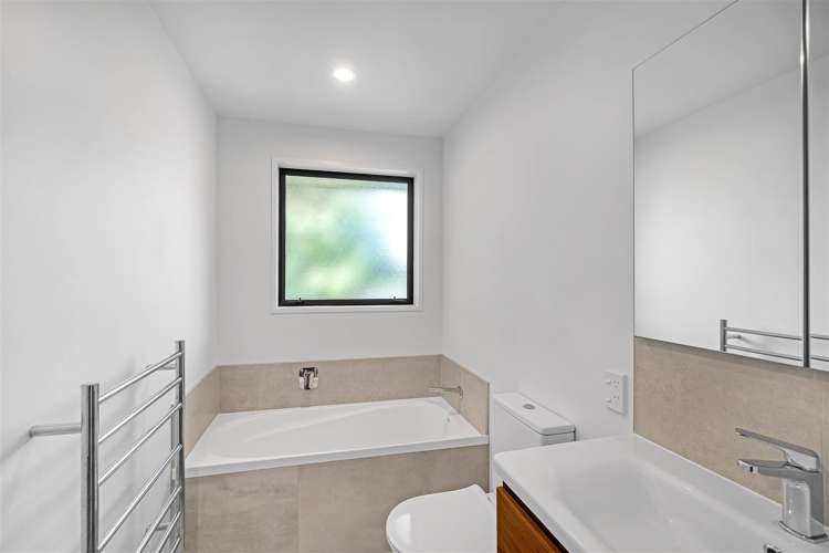 2/282 Sawyers Arms Road Bishopdale_7