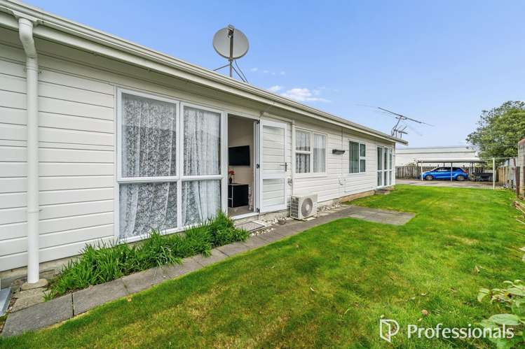 10/1079 High Street Taita_16