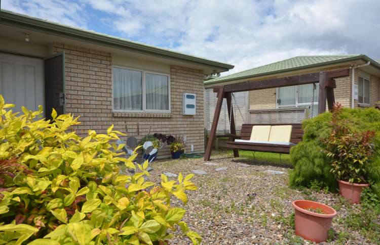 37/8 Village Place Tuakau_1