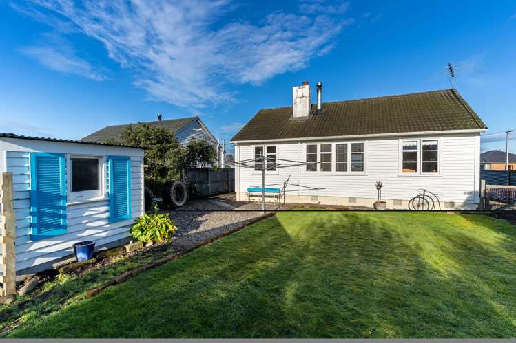 6 Duthie Street Milton_17