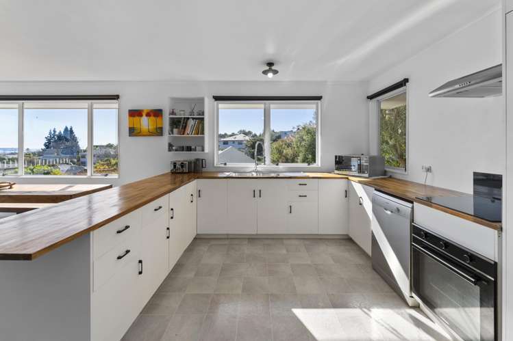 27 Idesia Grove Richmond_16