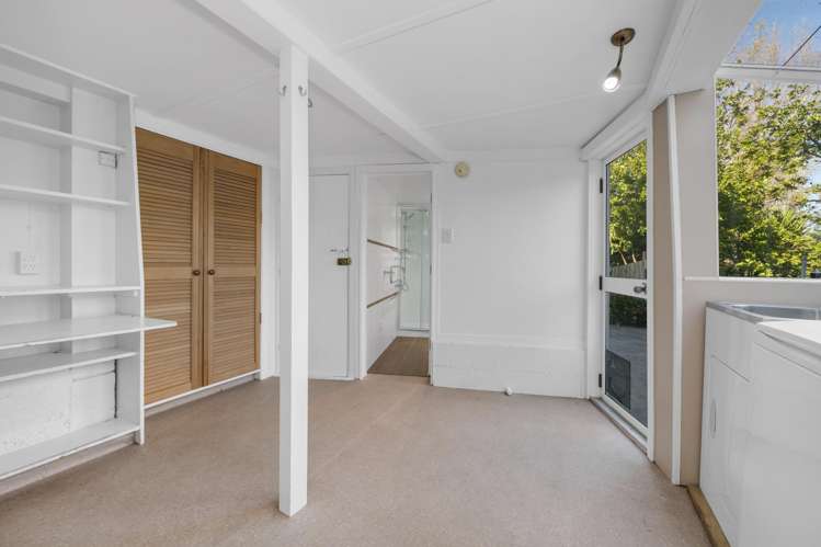 27 Colmar Road Mellons Bay_18