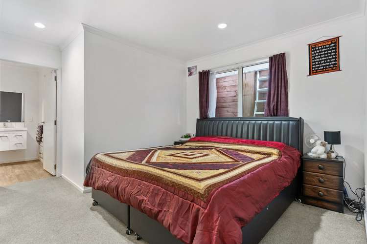 6 Austen Way Hairini_11