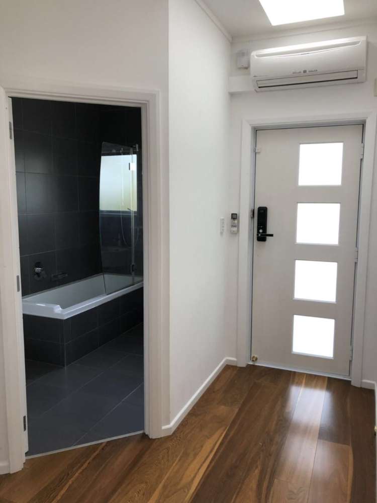 14 Tiri View Place Waiake_19