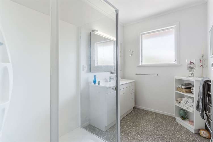 10 Kelvin Crescent Te Atatu Peninsula_21