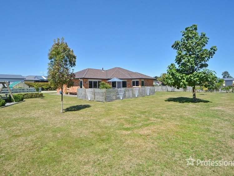 2 Camellia Lane Carterton_19
