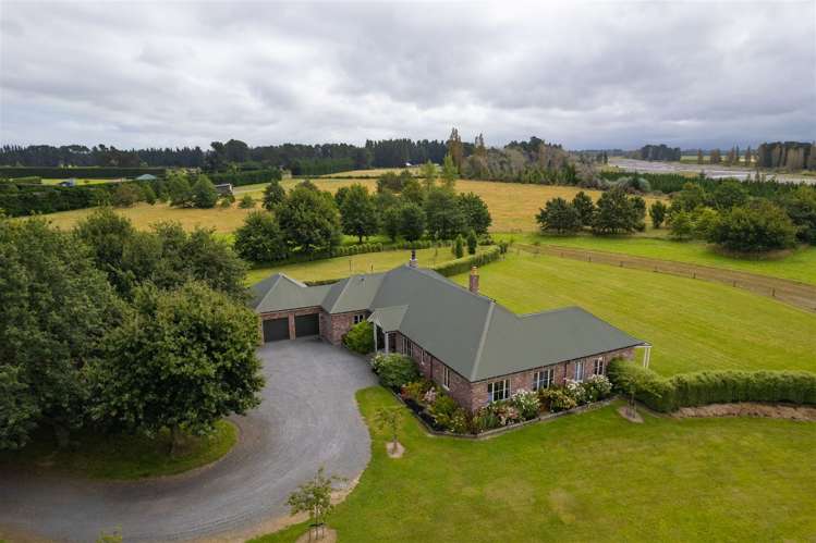 2384 South Eyre Road West Eyreton_14