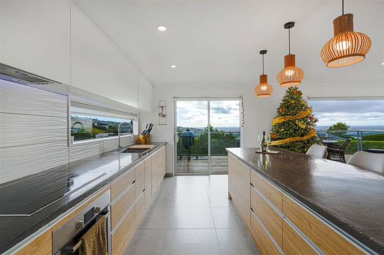 126 Huntsbury Avenue Huntsbury_2