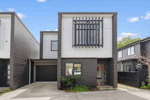 Refreshed Family Home -Walk to Beach