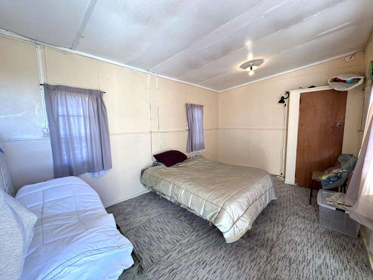 8 Kowhai Street Kaka Point_11