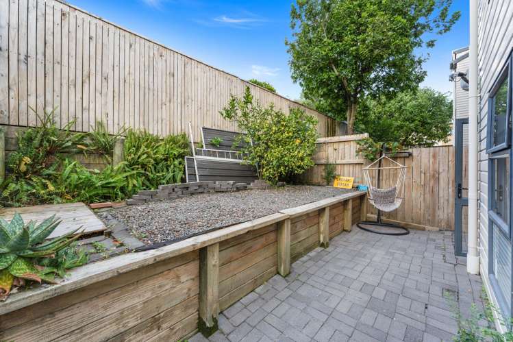 7 Barnea Circle Glen Eden_13