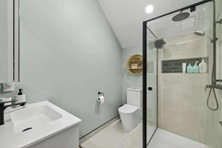 189 Rocking Horse Road Southshore_17