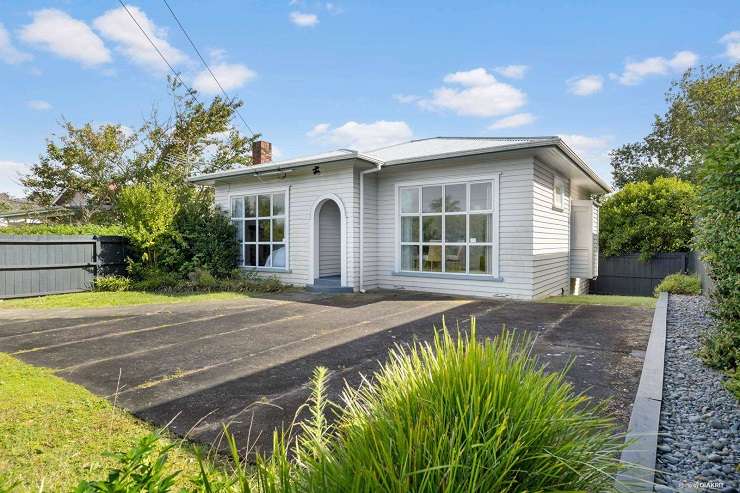 white cottage behind trees 54 Ngatiawa Street, One Tree Hill, Auckland