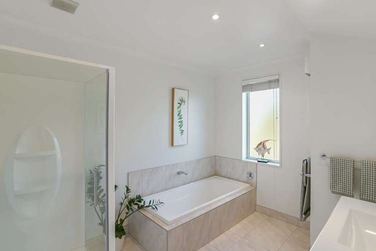 48 Titirangi Crescent Parklands_18