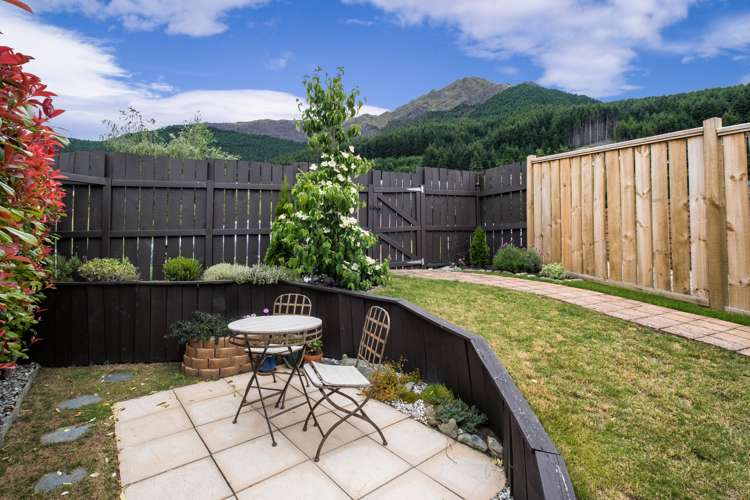 11a Avalon Crescent Fernhill/Sunshine Bay_11