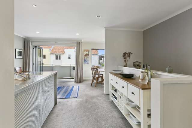 57/305 Evans Bay Parade Hataitai_4