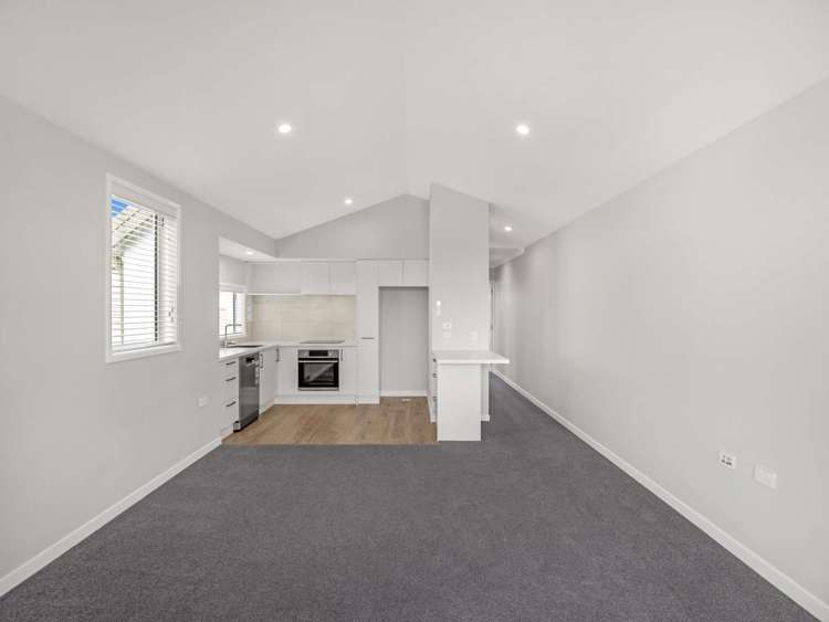 110E/30 Bob Robertson Drive Woodend_5