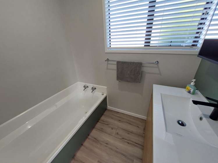 30 Granville Drive Massey_11