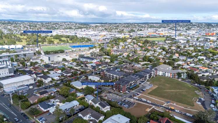 2/185 Shakespeare Road_4