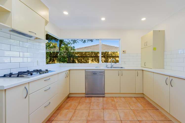 83 Alec Craig Way Gulf Harbour_4