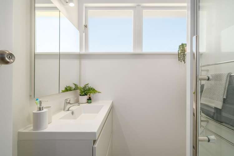 82 Larsen Crescent Tawa_12