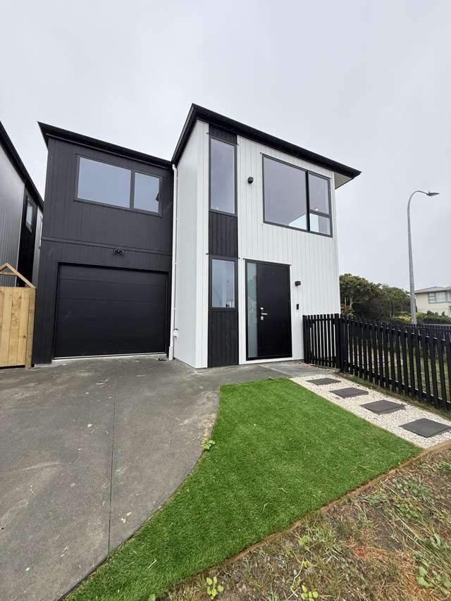 Sunnyhills Freehold New Homes Light-Filled Living