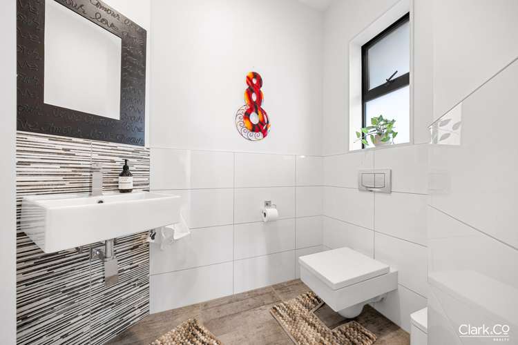 131 Endeavour Drive Whitby_14