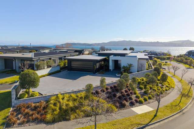 Lake Views. Architectural Luxury. Rainbow Point.