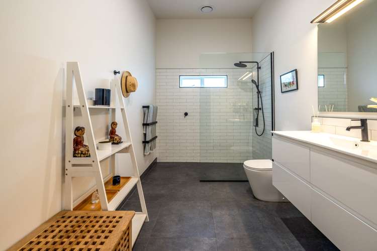 52 Calais Terrace Ostend_23