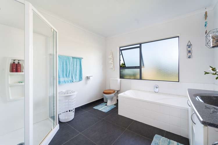 148 Willow Park Drive Opaki_8