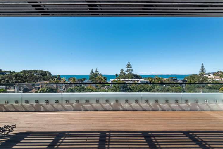 18/423-427 Beach Road_3