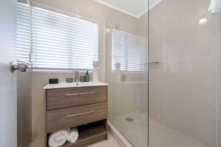 9 Central Park Drive Te Atatu South_13