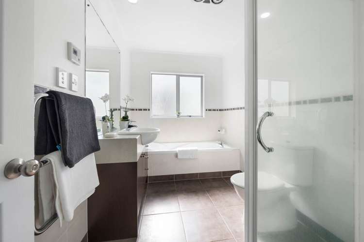 1 Pertosa Drive Flat Bush_20