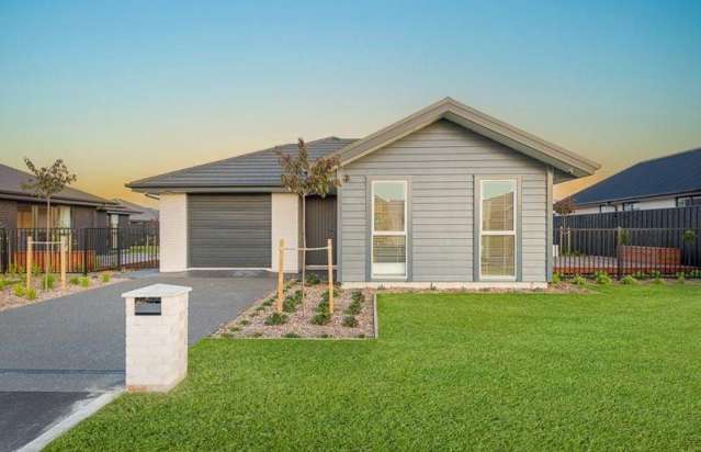 ROLLESTON- FOUR BEDROOMS, TWO BATHROOMS, SINGLE GARAGE, FENCED
