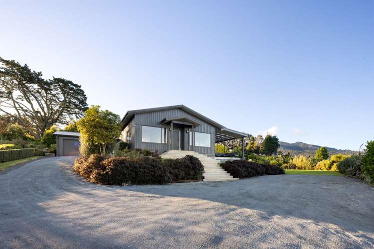 8 Tiwarawara Lane Puketotara_37