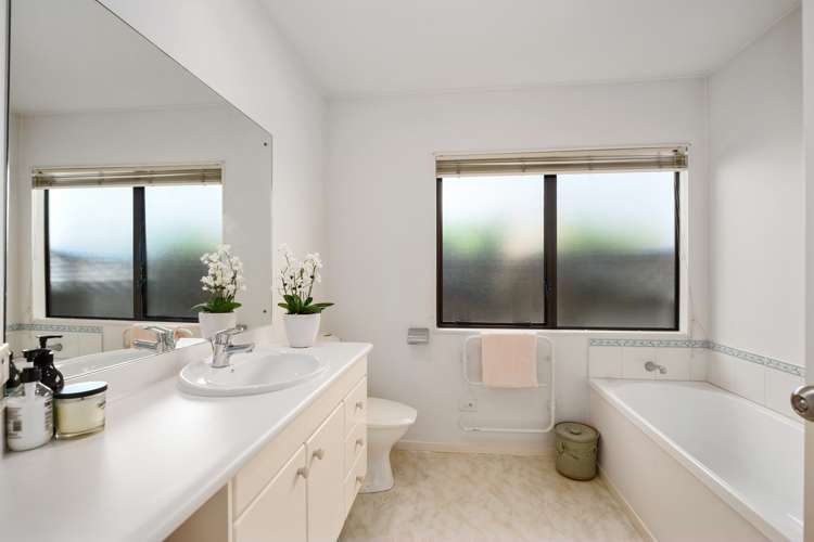 2/12 Stratford Avenue Milford_14