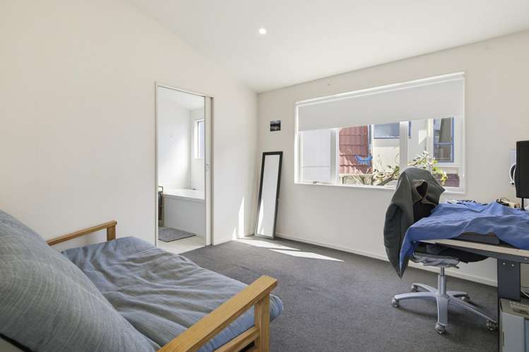 96B Lyall Parade Lyall Bay_10
