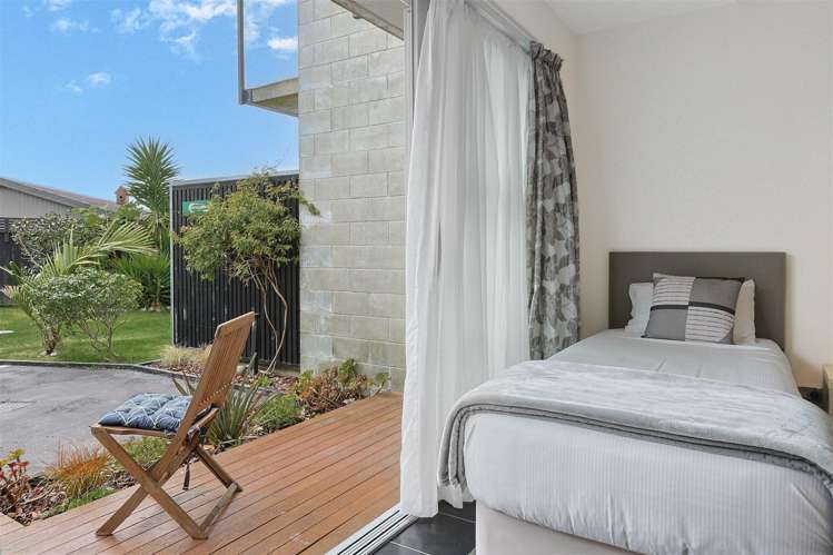 5,7 and 8/27 Marine Parade Carters Beach_16