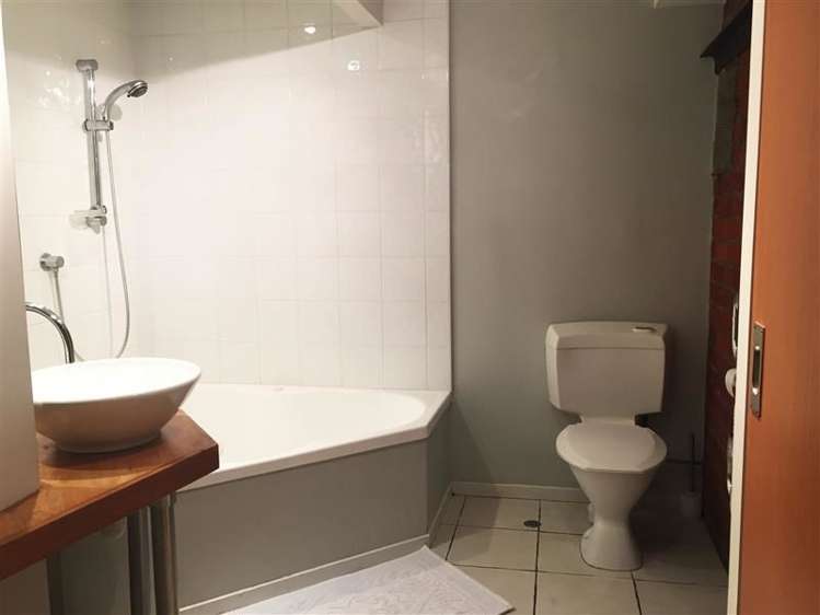 8p Egmont Street Te Aro_11