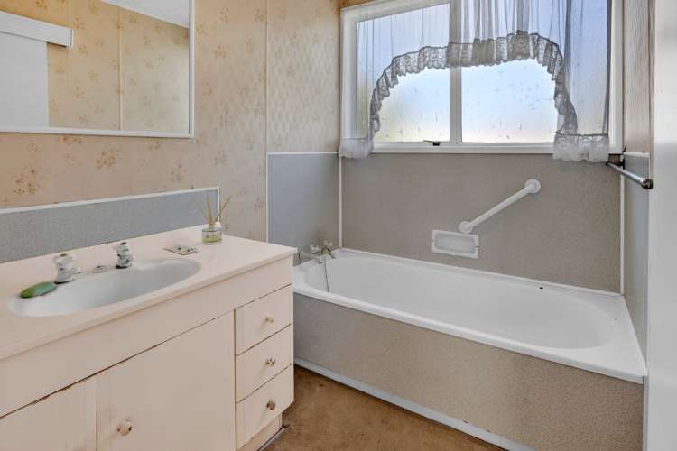 16 Old South Road Okato_19