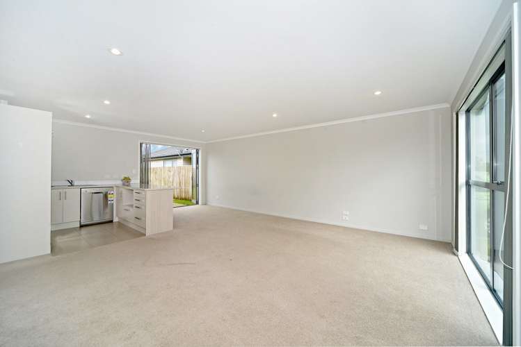 9 Kaki Lane Takanini_12