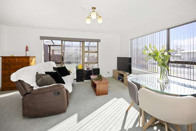 1/8 Mannering Place Hillcrest_3