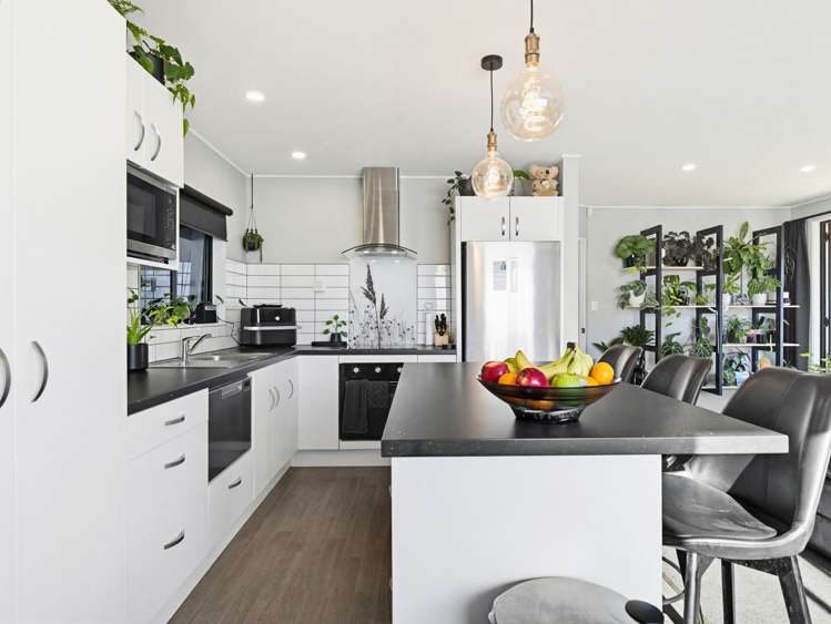 2/604 Alexandra Street_0